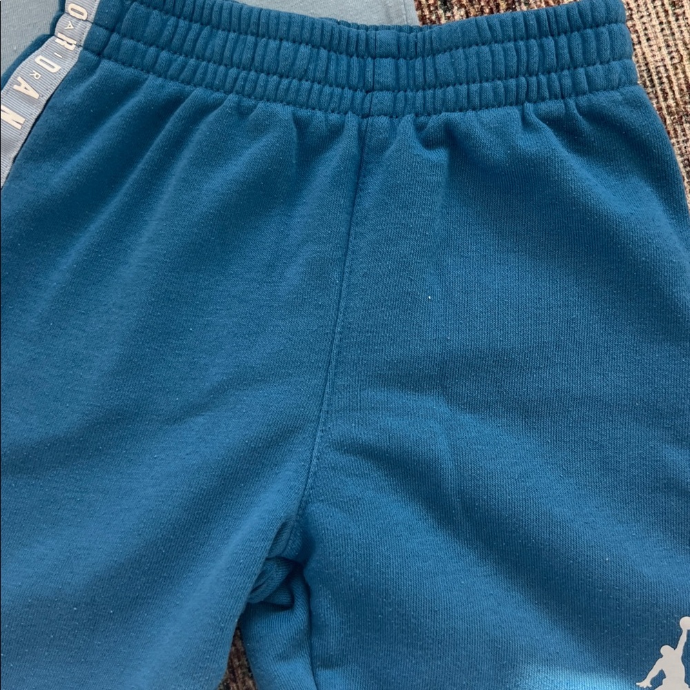 JORDAN| boys 4t matching short set - Picture 3 of 3